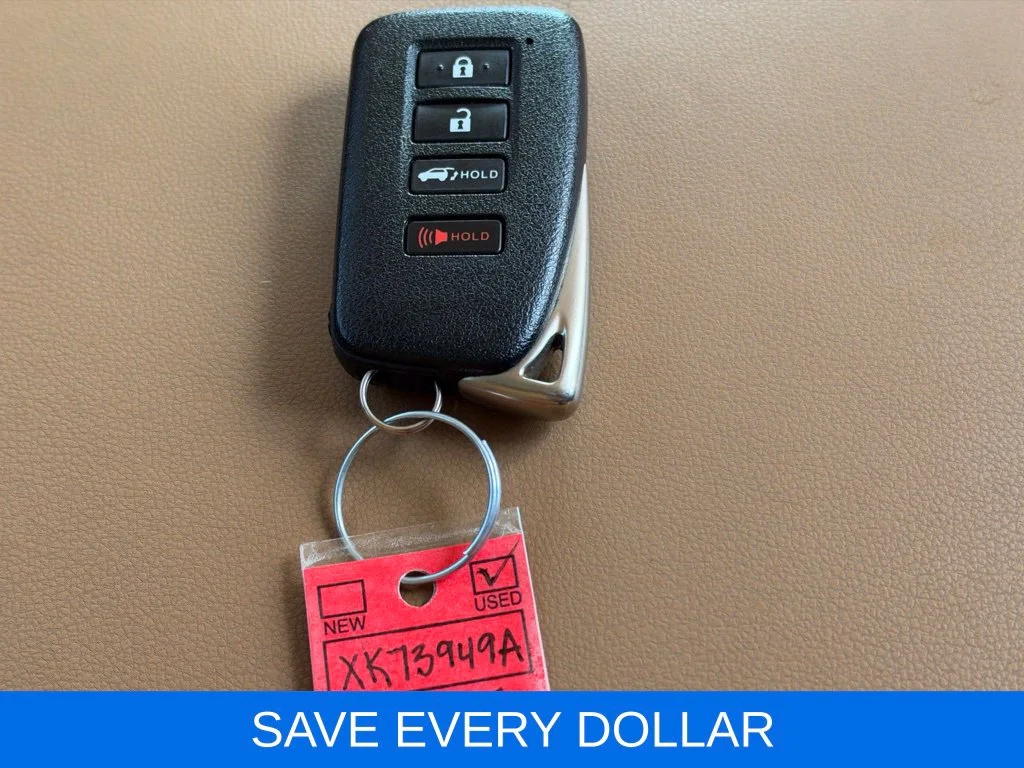 Used 2015  Lexus 200t image 22
