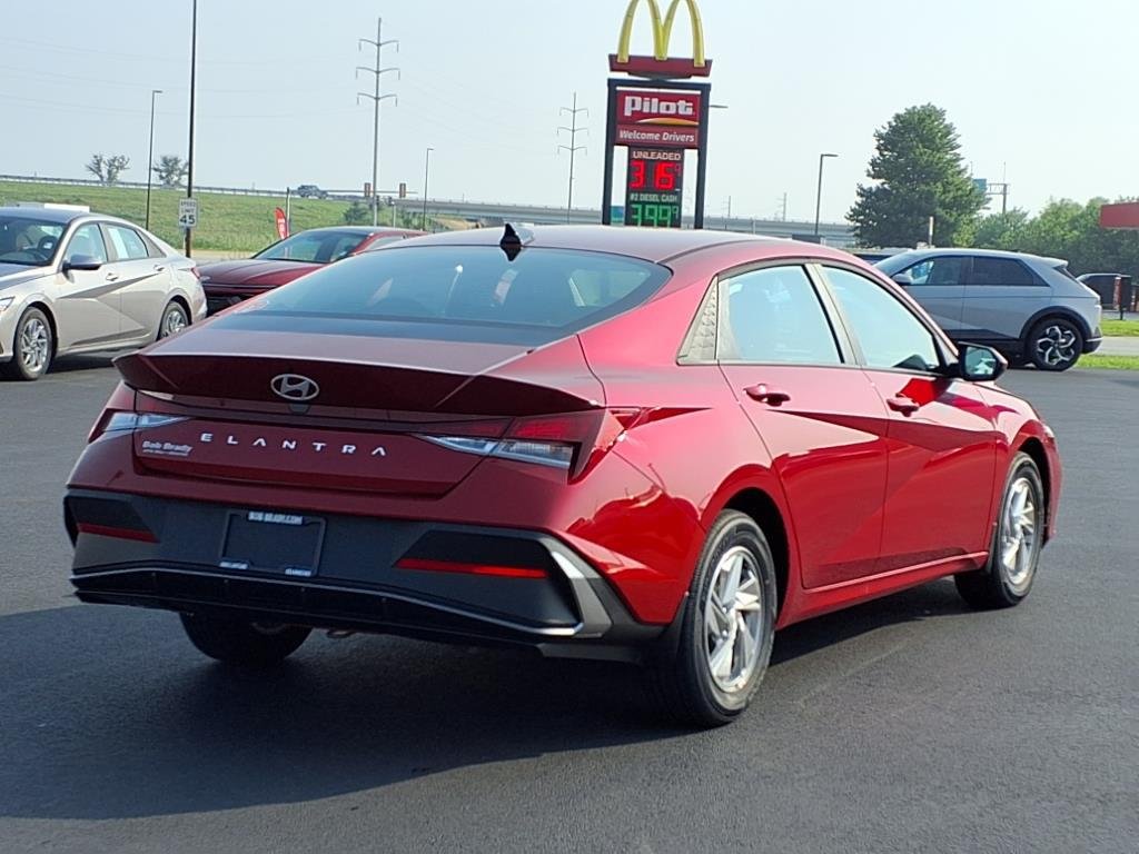 2025 Hyundai Elantra SE - Photo 10