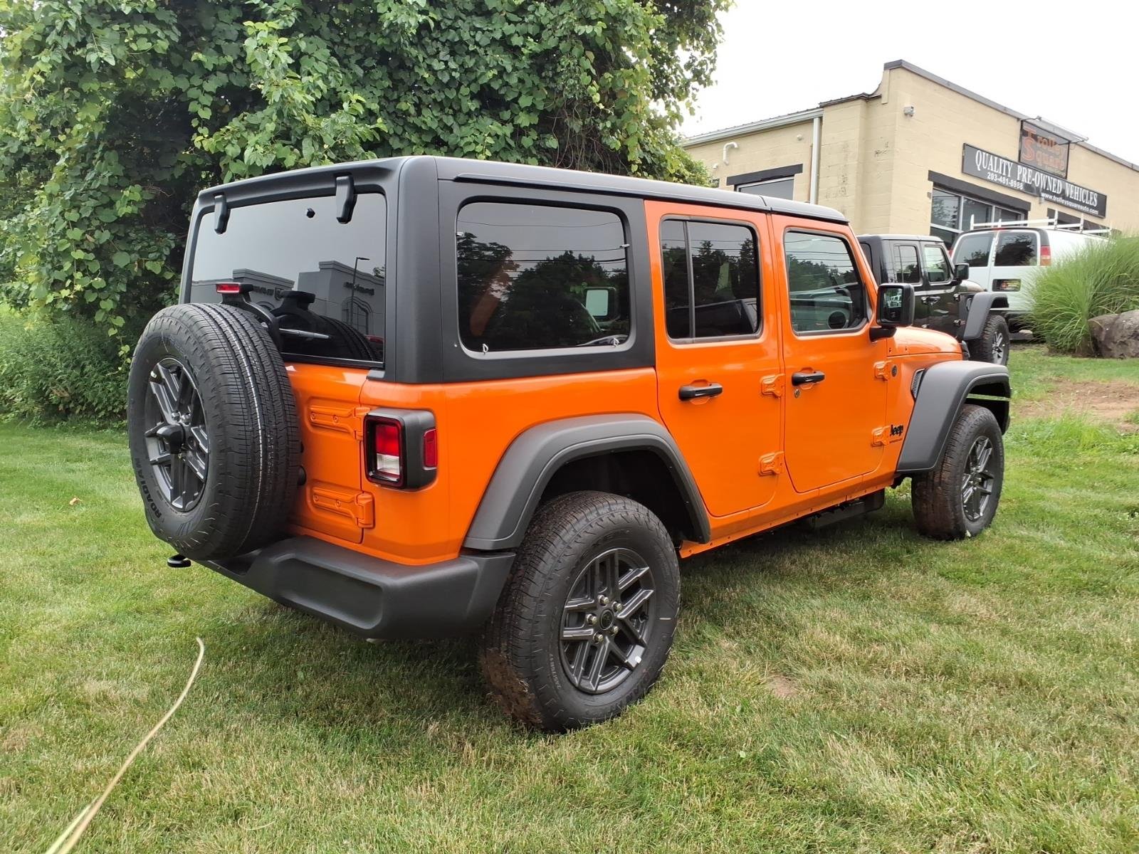 New 2026 Joose Exterior Paint Jeep Sport S image 3