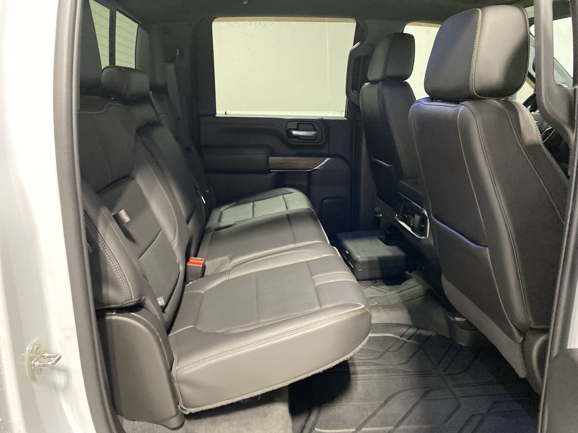 Used 2022 Iridescent Pearl Tricoat Chevrolet High Country image 26