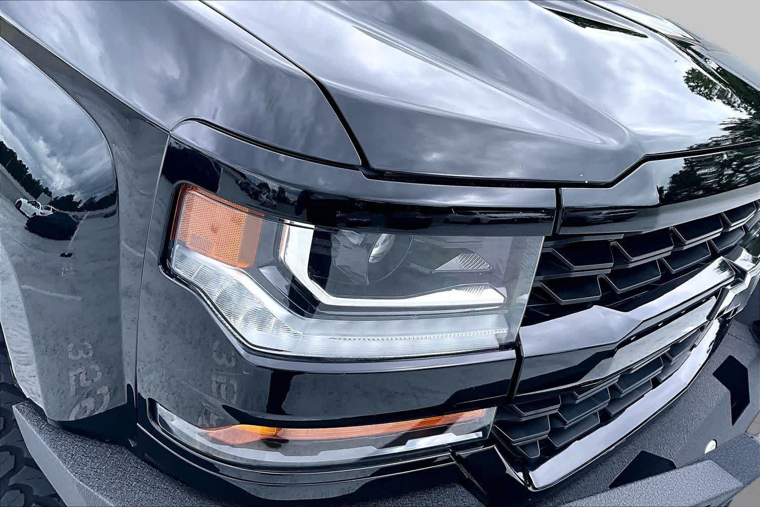 Used 2018 Black Chevrolet Custom image 27