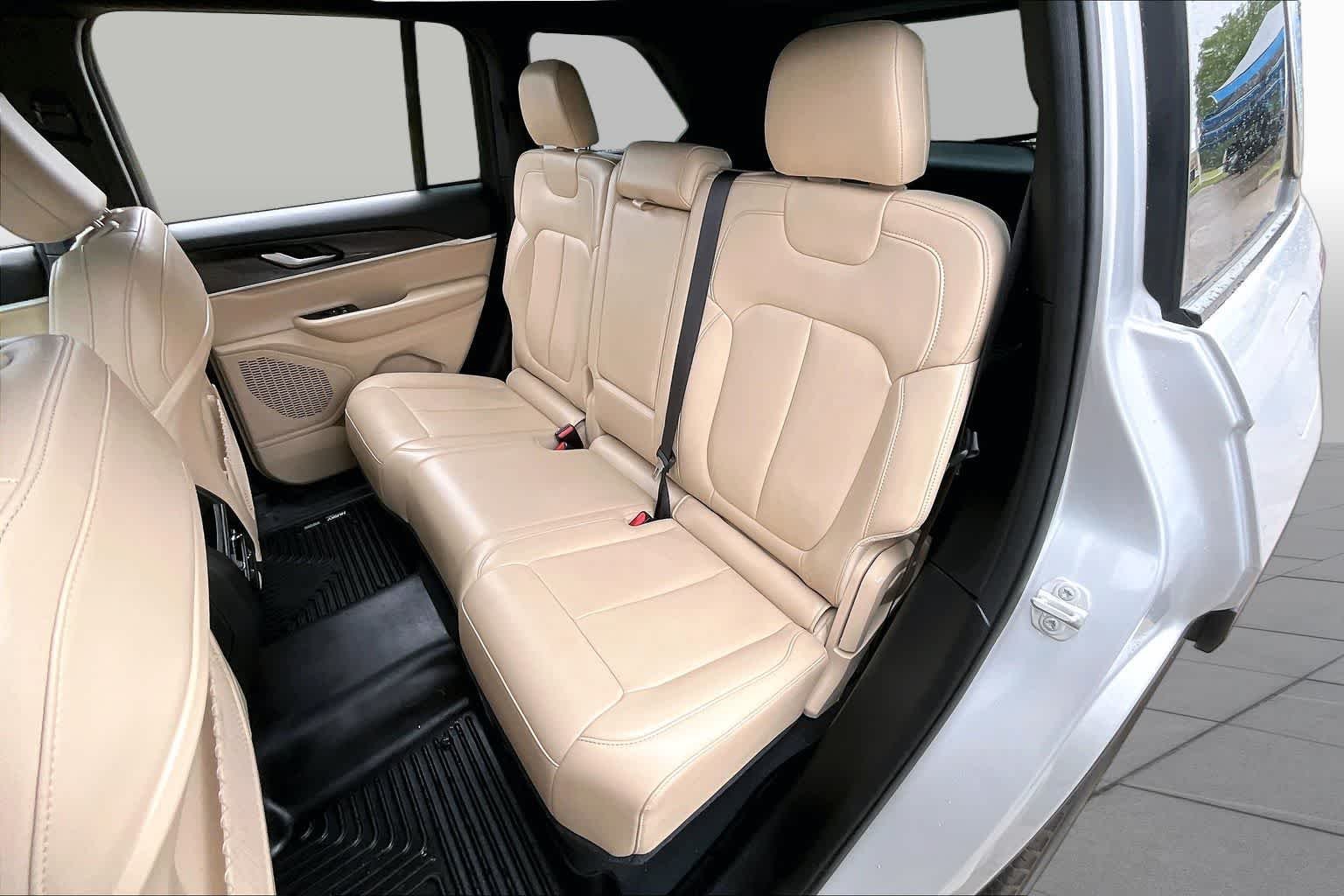 Used 2023 Silver Zynith Jeep Limited image 21