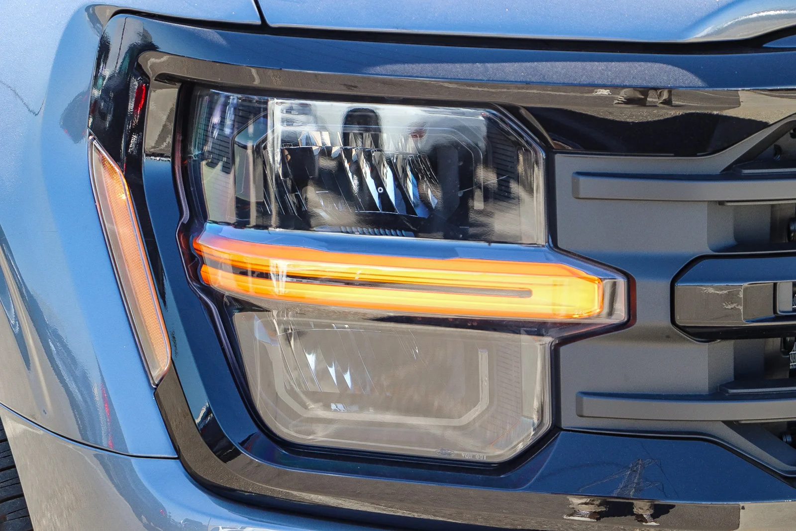 New 2026 Carbonized Gray Metallic Ford XLT image 4