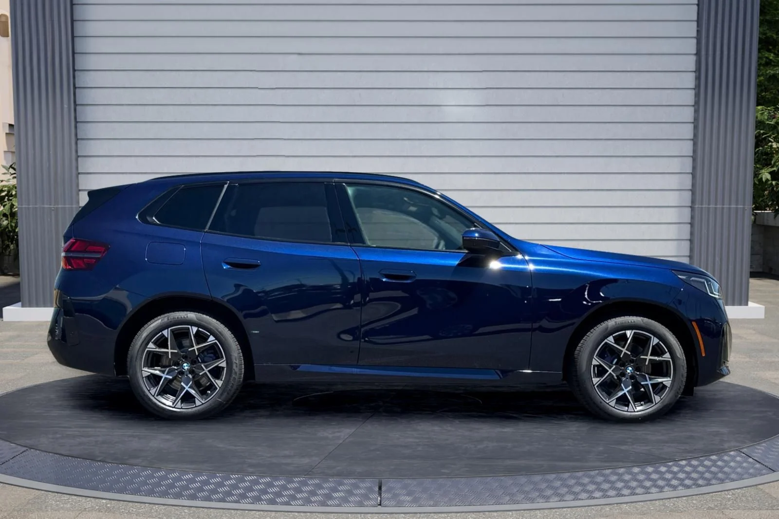 New 2026 Tanzanite Blue II Metallic BMW 30 xDrive image 3