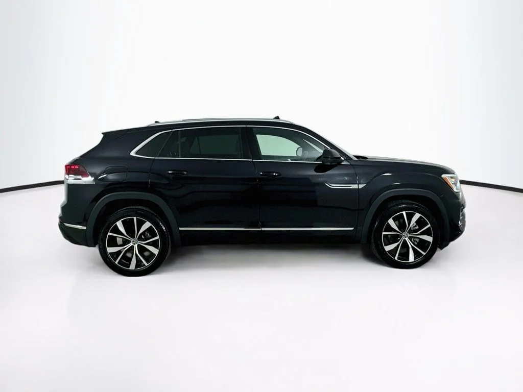 Used 2024 Black Volkswagen 2.0T SEL Premium R-Line image 8