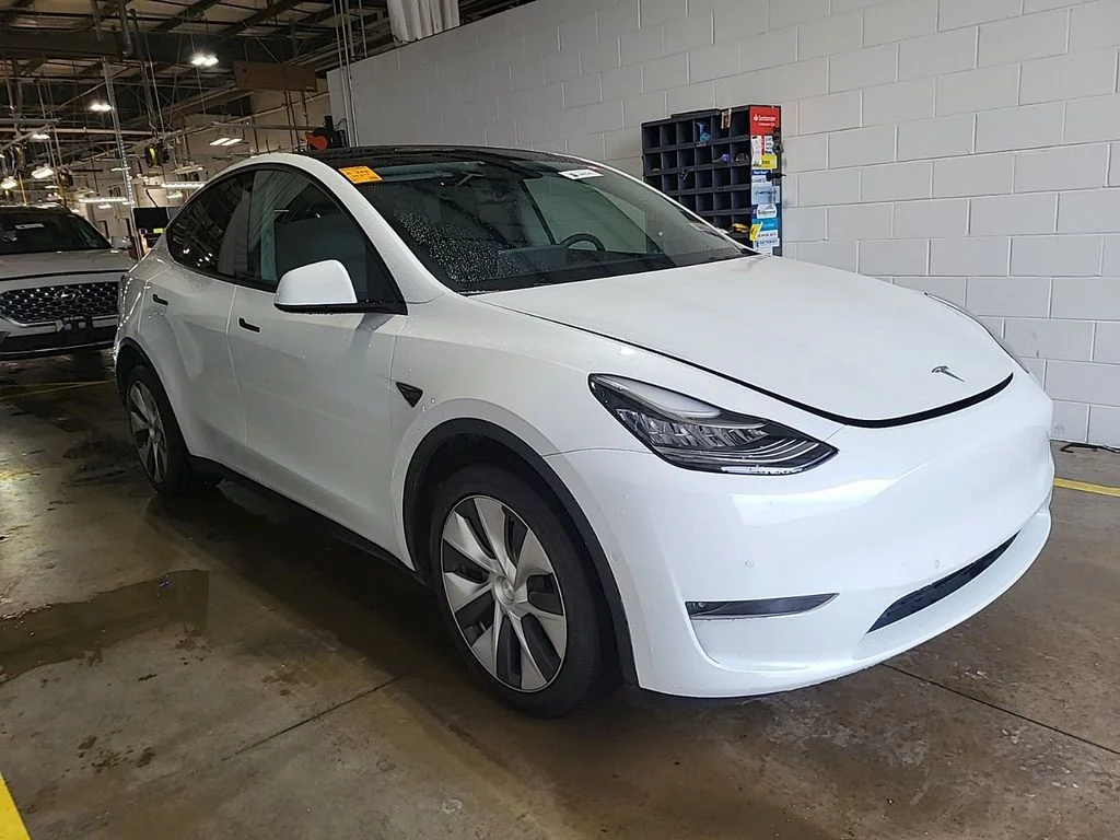Used 2022 White Tesla Long Range image 3