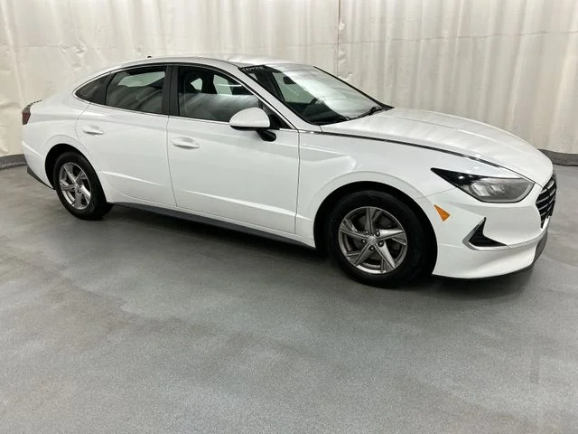 Used 2021 Gray Hyundai SE image 1