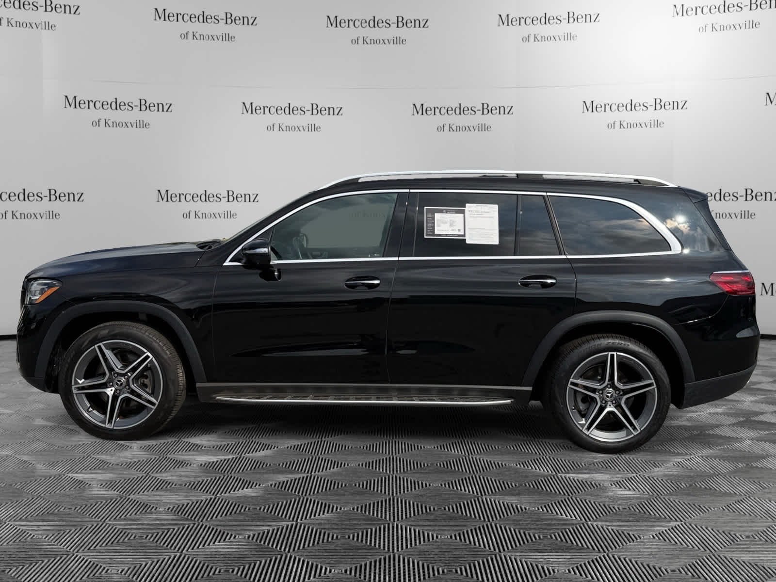 Certified Used 2025 Obsidian Black Metallic Mercedes-Benz GLS 450 image 2