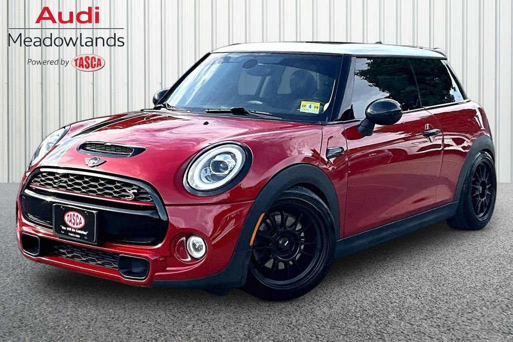 Used 2016 Red MINI Base image 1