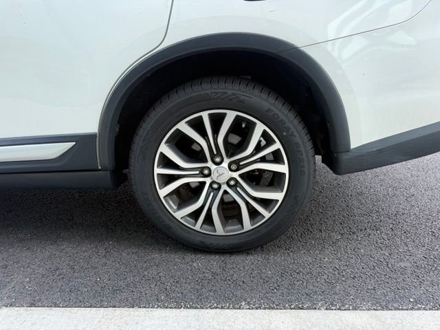 Used 2017 White Mitsubishi SEL image 9