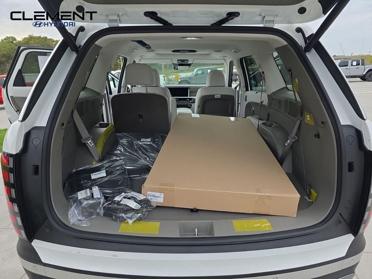 New 2026 White Hyundai SEL AWD image 9