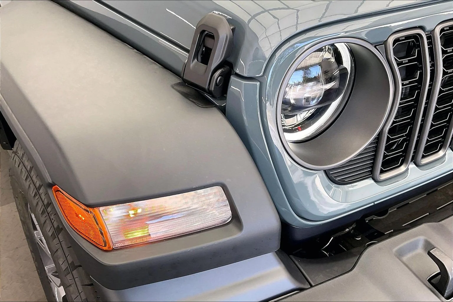 New 2026 Anvil Clearcoat Jeep Sport S image 15
