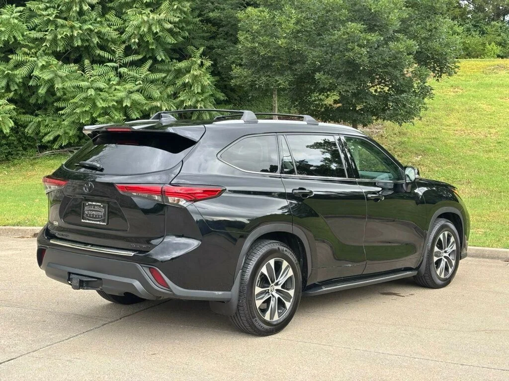 Used 2022 Black Toyota XLE image 29