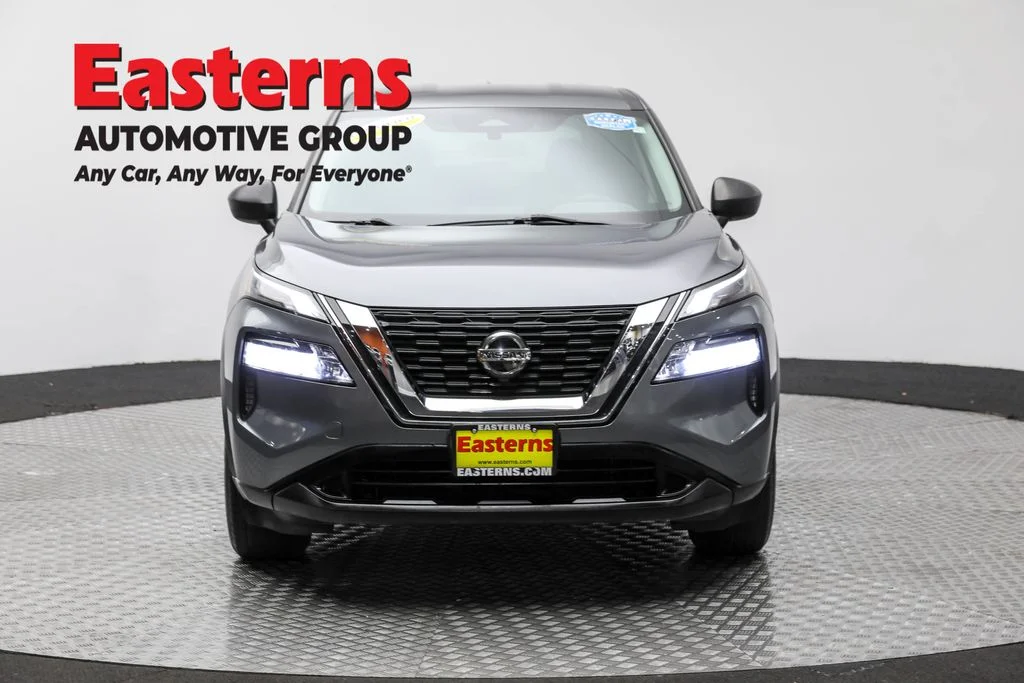 Used 2021 Gray Nissan S image 2