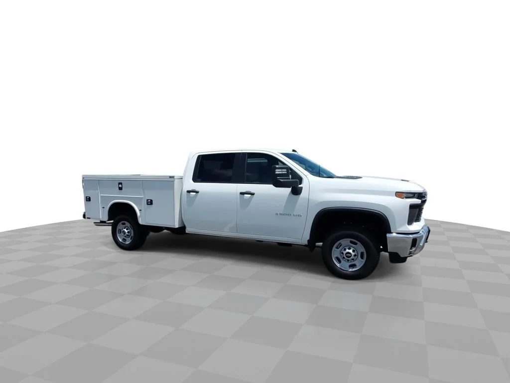 New 2026 Summit White Chevrolet WT image 2