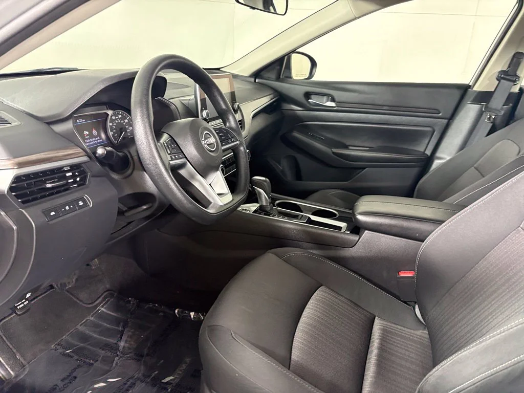 Used 2024 Silver Nissan 2.5 SV image 22