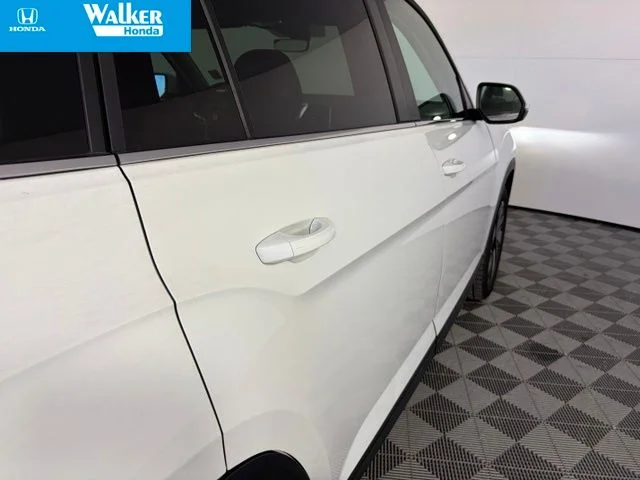 Used 2025 Pure White Volkswagen 2.0T SE w/Technology image 11