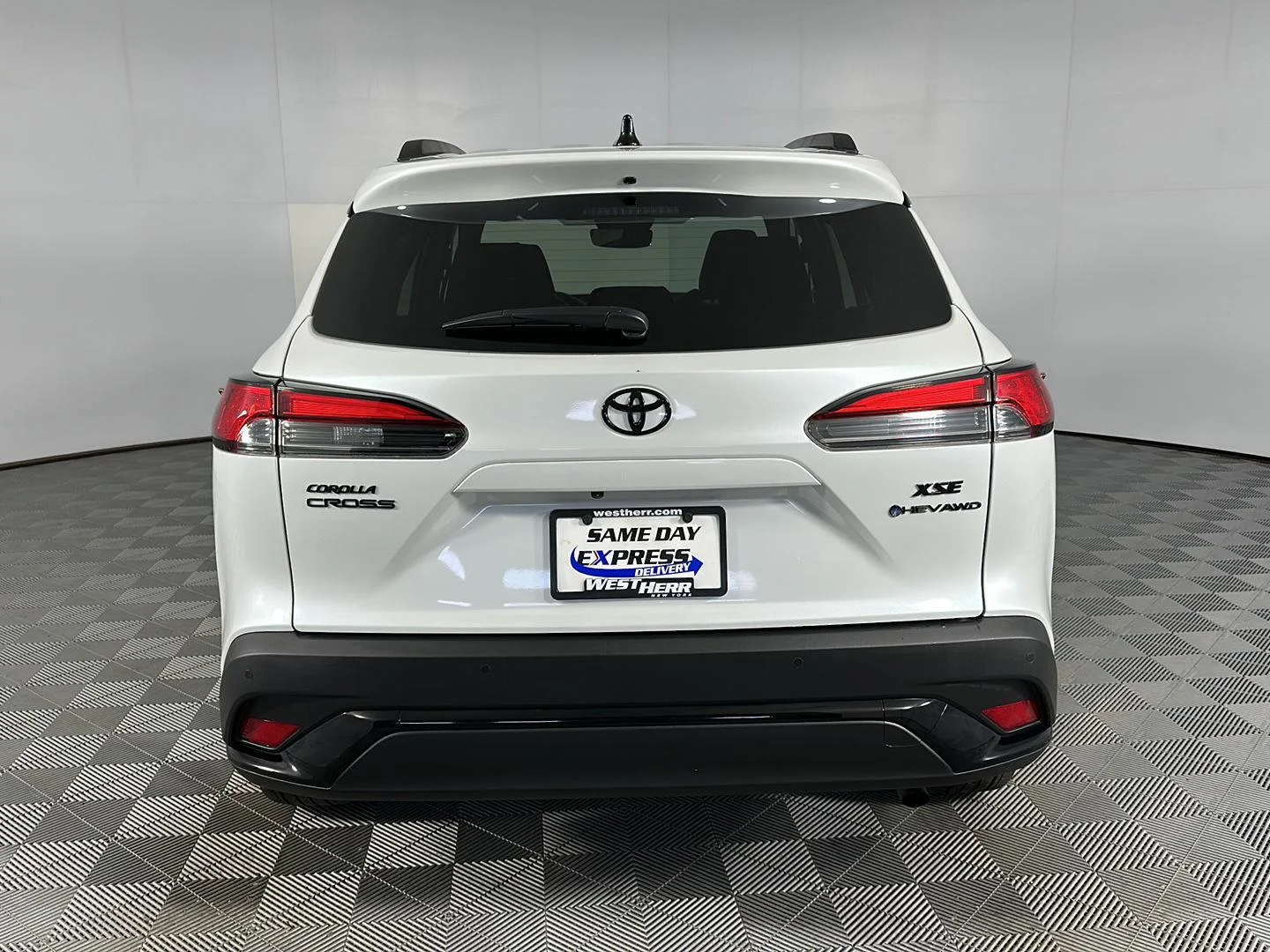 Used 2025 Wind Chill Pearl Toyota XSE image 6