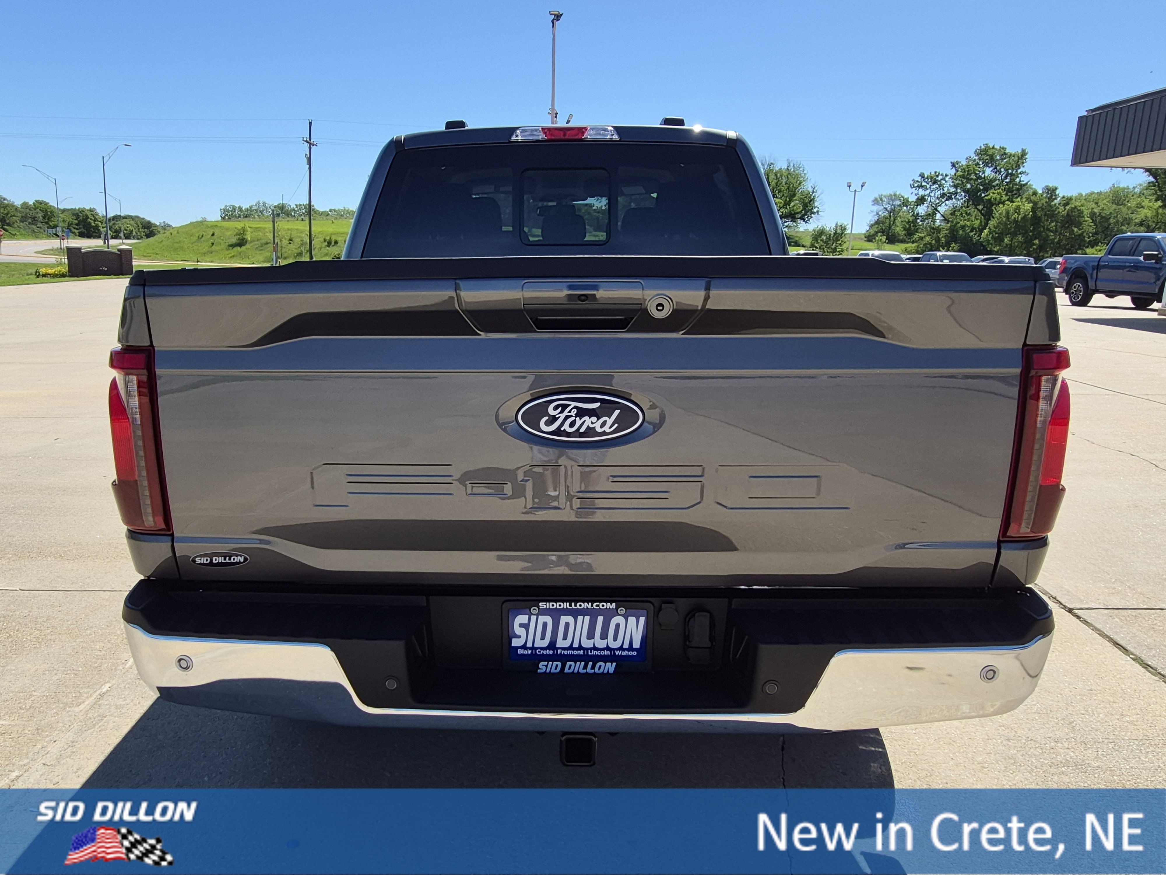 New 2026 Carbonized Gray Metallic Ford XLT image 15
