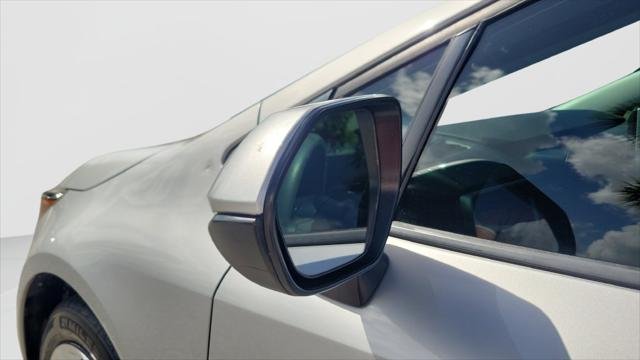 Certified Used 2020 CLASSIC SILVER MET Toyota  image 26