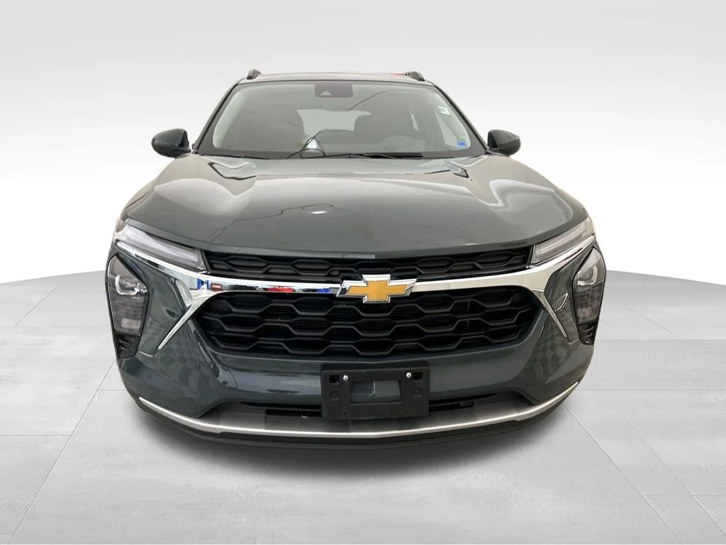 Used 2025 Gray Chevrolet LT image 9