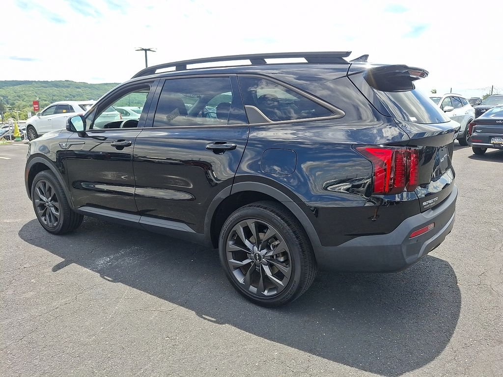 Used 2023 Black Kia X-Line EX image 4