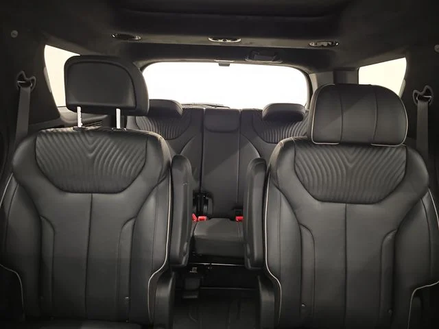 Used 2025 Silver Hyundai Calligraphy image 27