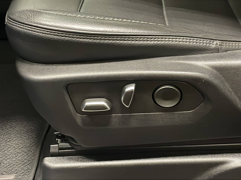 Used 2023 Silver GMC Denali image 18