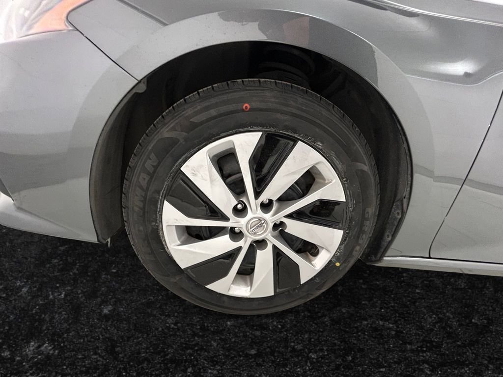 Used 2022 Gray Nissan 2.5 S image 27