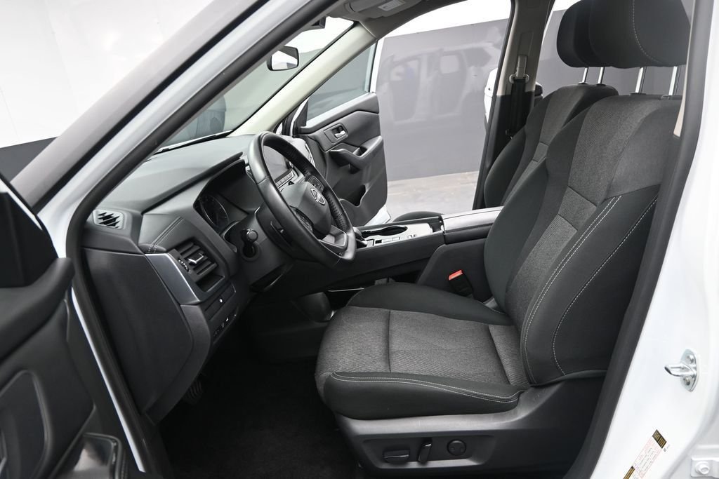 Used 2025 White Nissan SV image 18