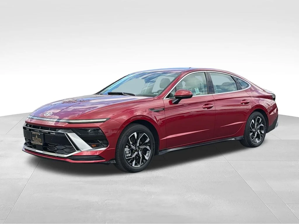 Used 2025 Red Hyundai SEL image 3