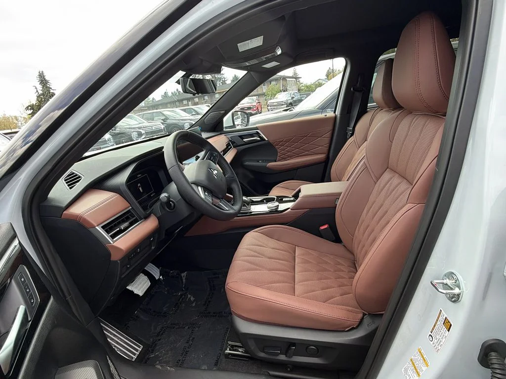 New 2026 White Diamond Mitsubishi SEL image 8