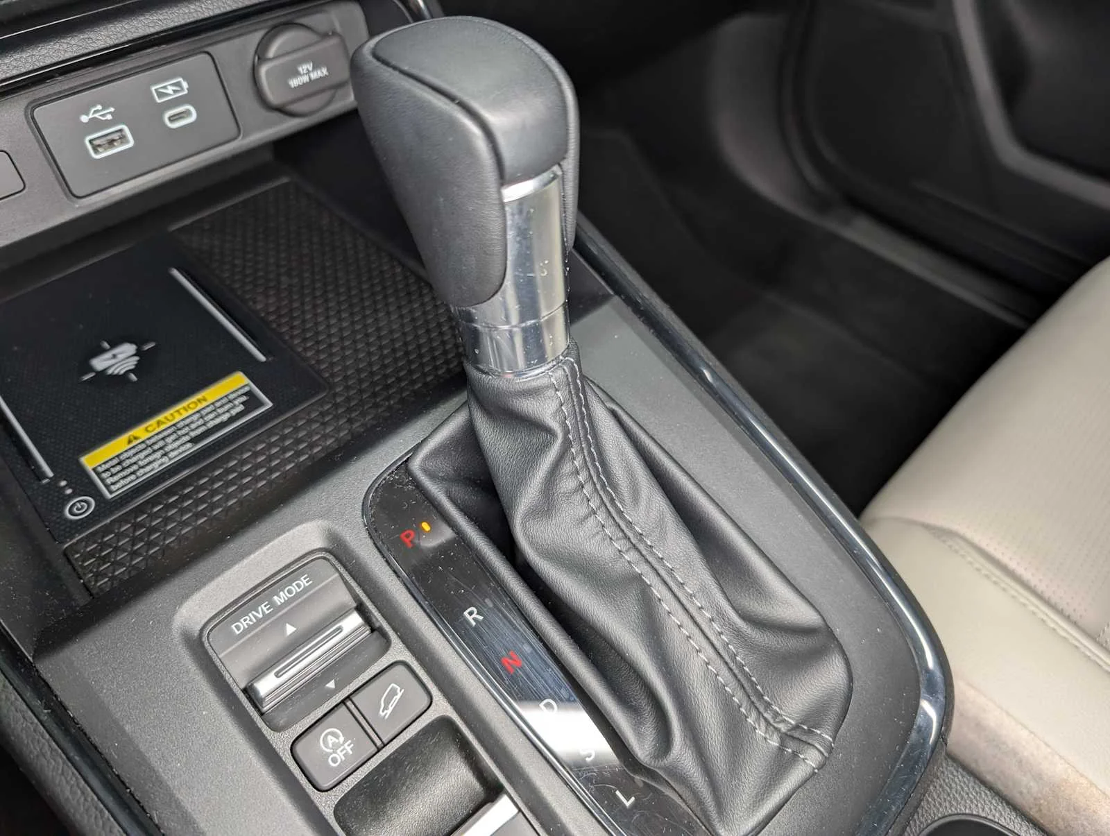Used 2024 Platinum White Pearl Honda EX-L image 28