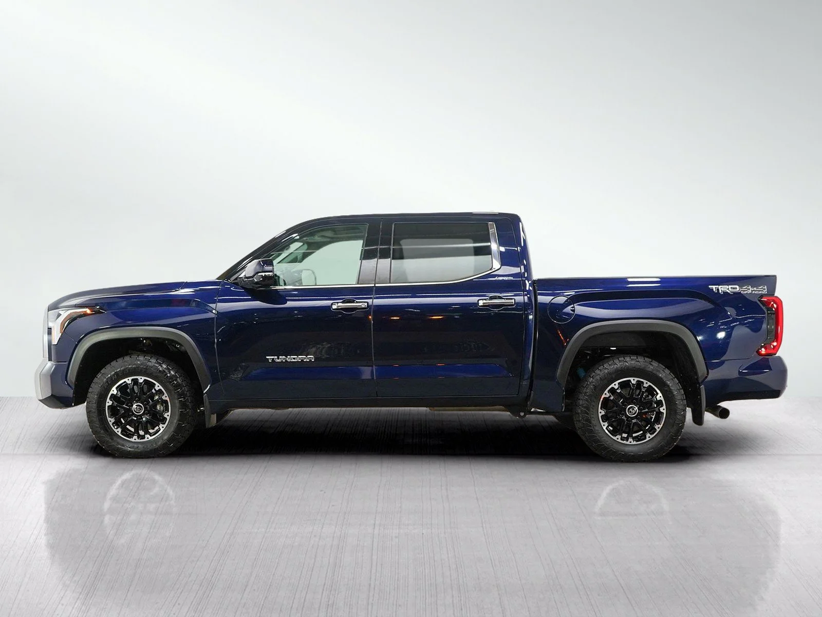 Used 2022 Toyota Tundra Limited with VIN 5TFJA5DB5NX028255 for sale in Hopkins, Minnesota