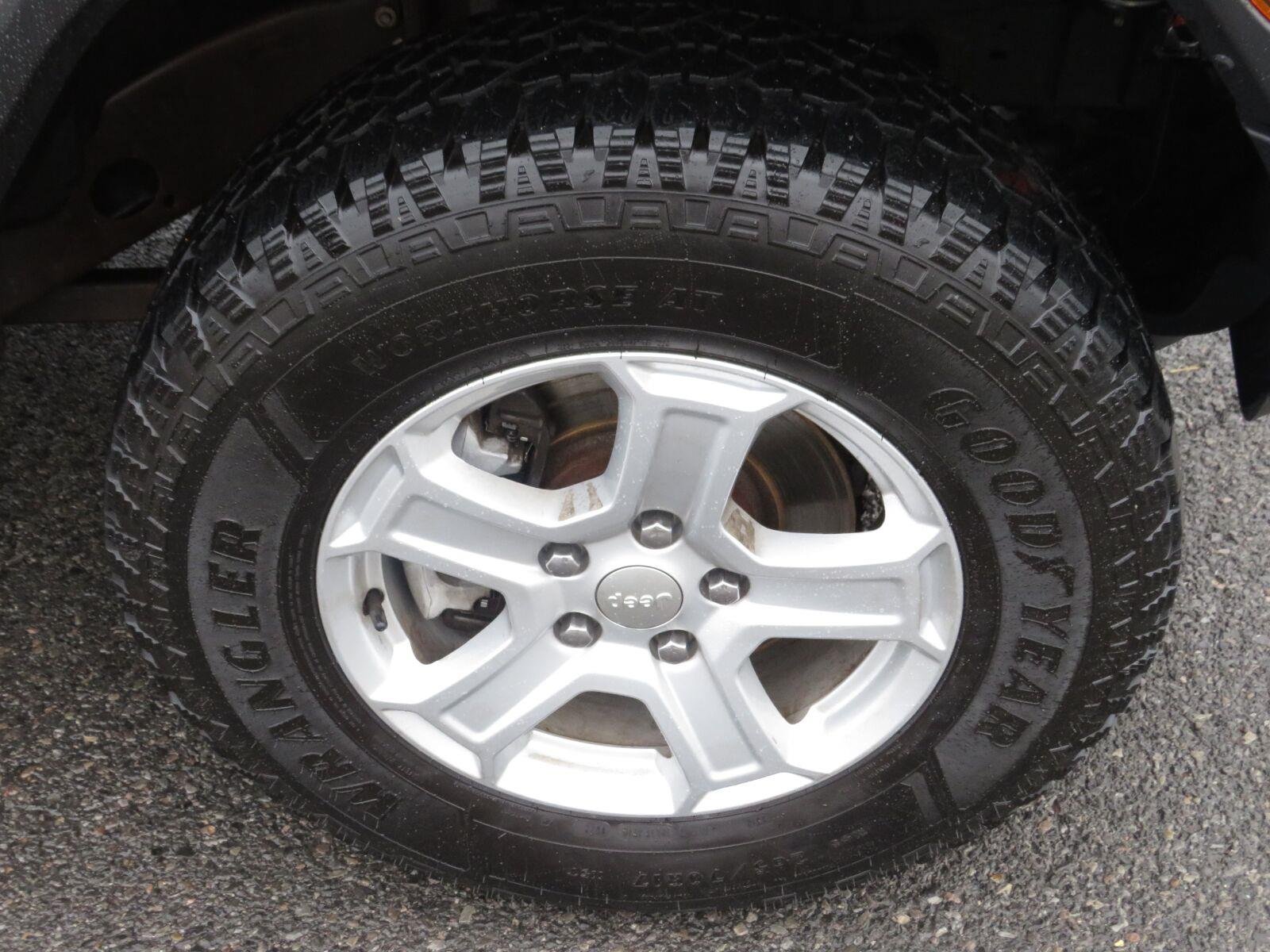 Used 2020 Punkn Metallic Clearcoat Jeep Sport S image 14