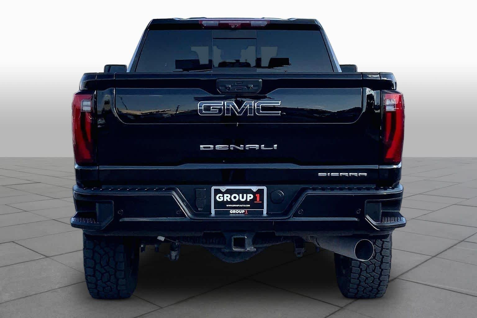 Used 2025 Onyx Black GMC Denali Ultimate image 5