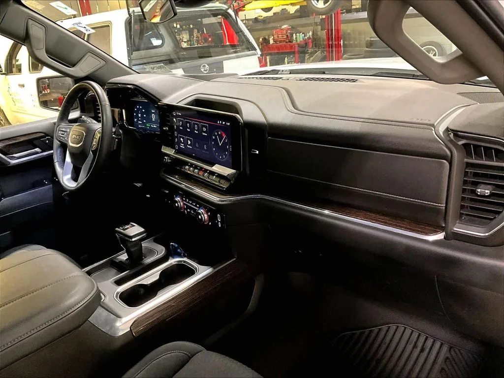 Used 2023 White GMC Elevation image 14