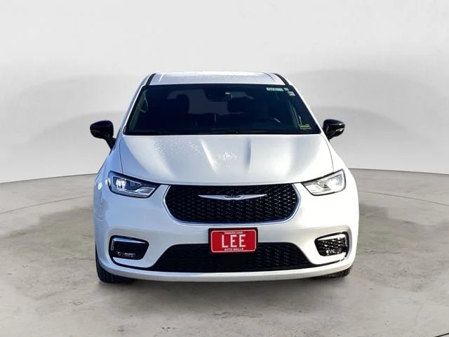 New 2026 Bright White Clearcoat Chrysler SELECT image 9