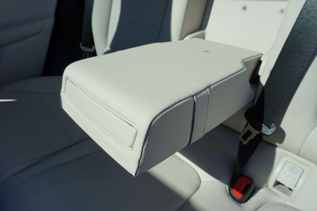 Used 2026 Polar White Mercedes-Benz GLC 300 image 45