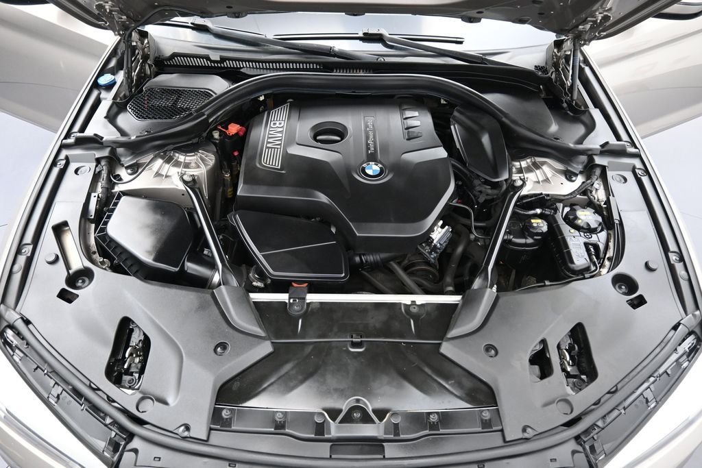 Used 2017 Cashmere Silver Metallic BMW 530i xDrive image 37