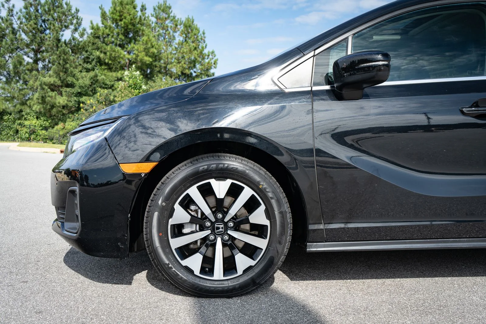 Used 2025 Black Honda EX-L image 4