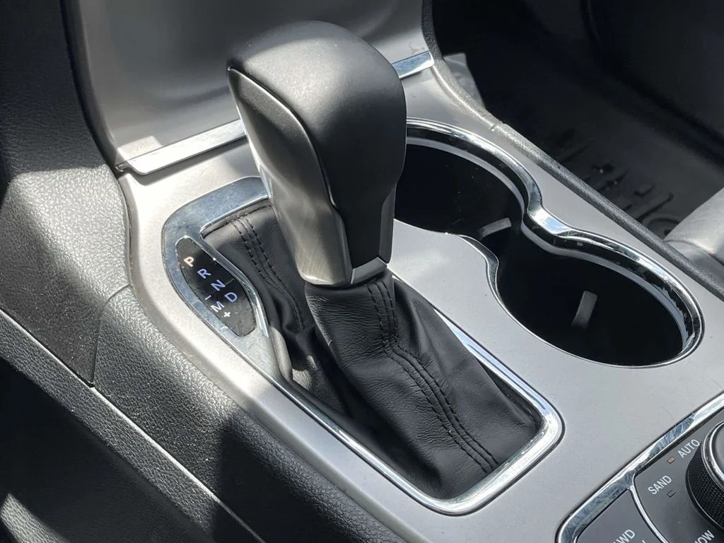 Used 2018 Blue Jeep Limited image 39