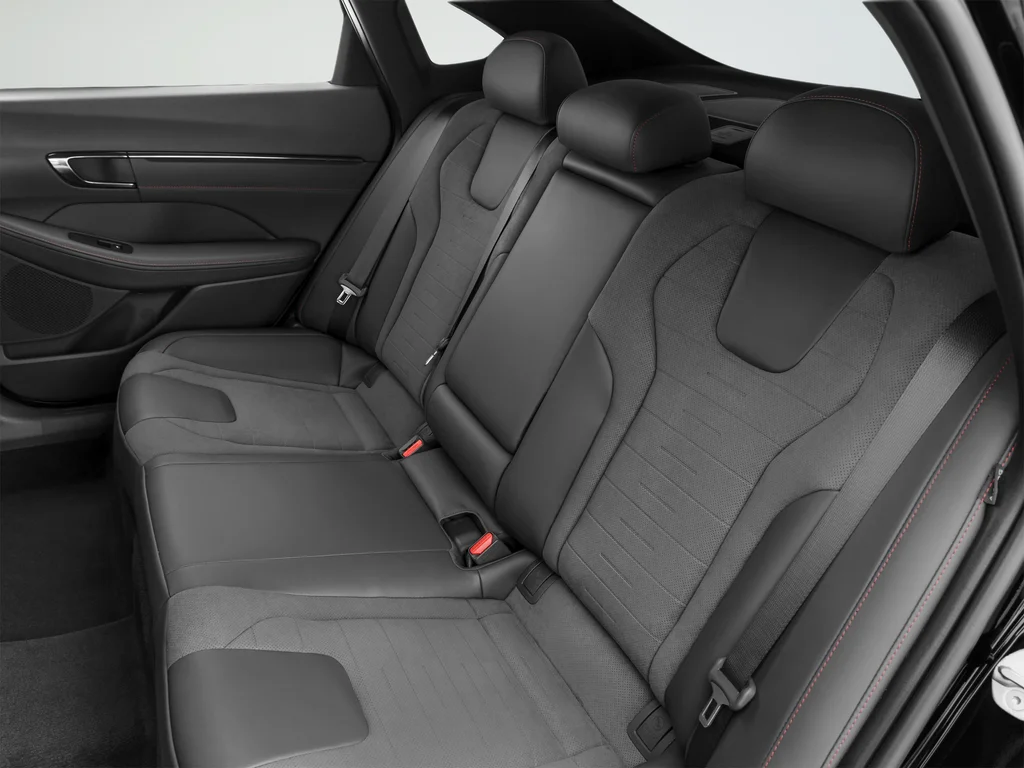 Used 2024 Black Hyundai SEL image 16