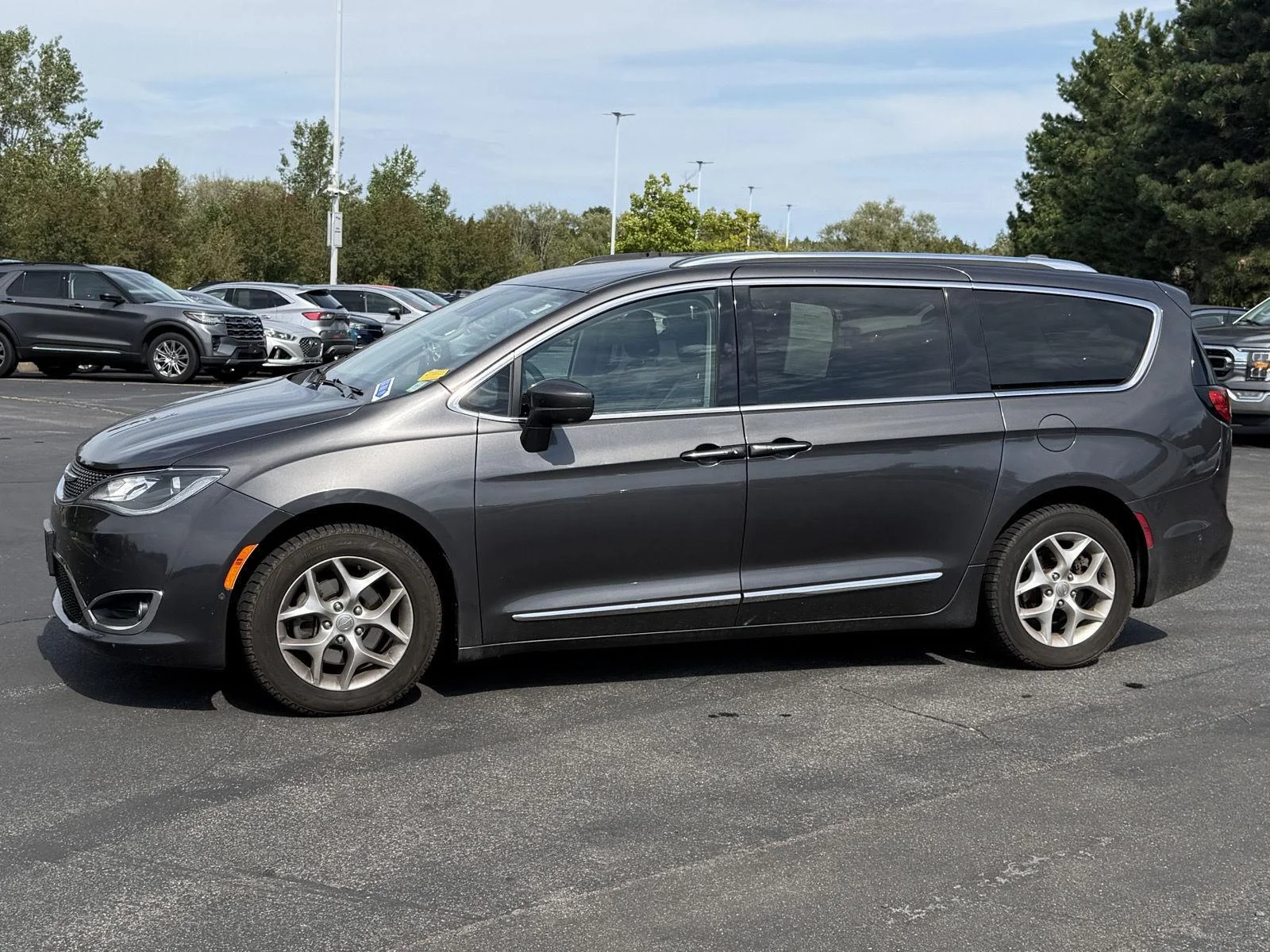 Used 2017 Granite Crystal Metallic Clearcoat Chrysler Touring-L Plus image 6
