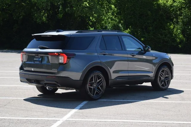 Used 2025 Gray Ford ST-Line image 26