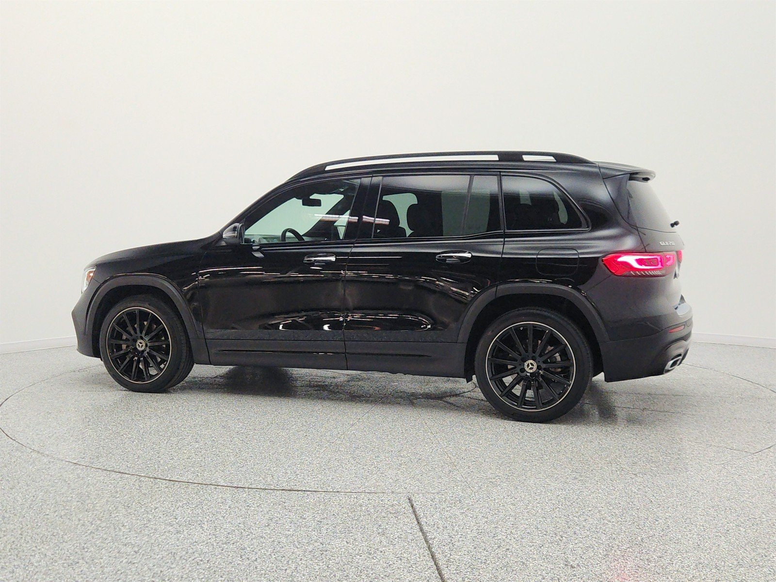 Used 2022 Night Black Mercedes-Benz GLB 250 SUV image 8