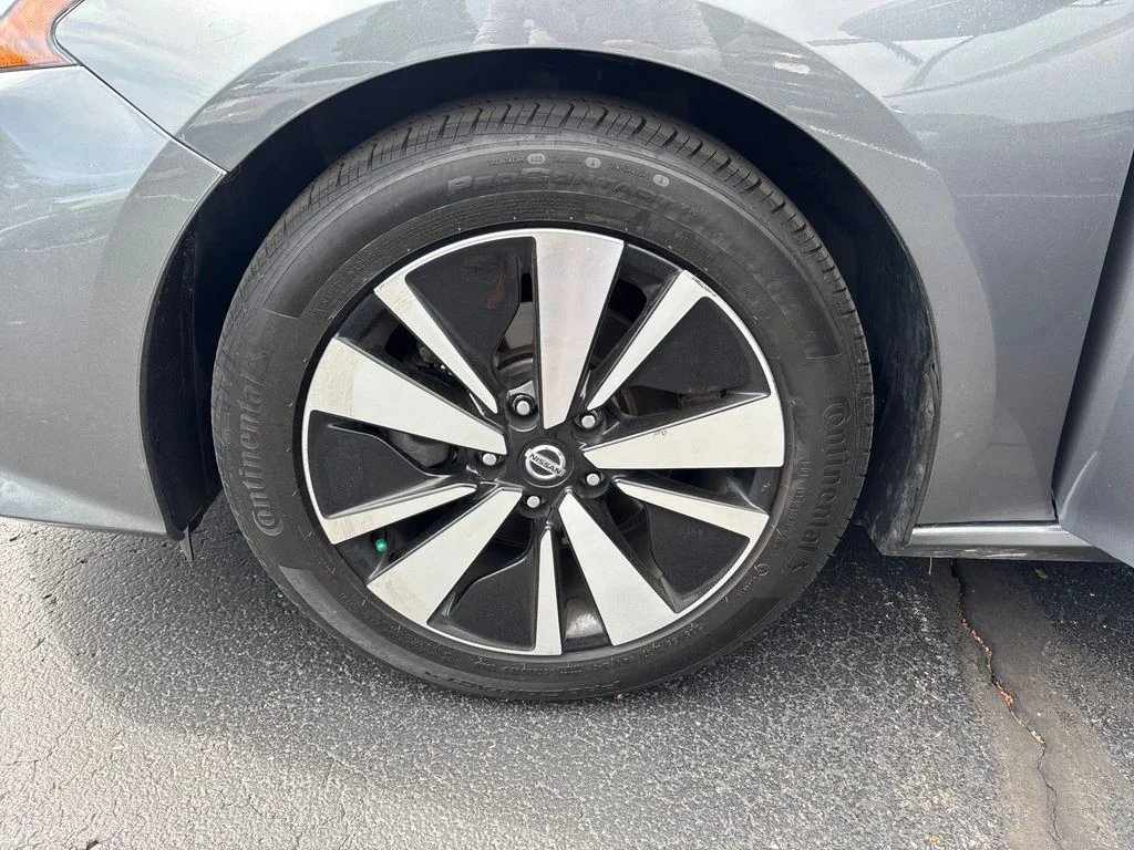 Used 2020 Gray Nissan 2.5 SV image 30