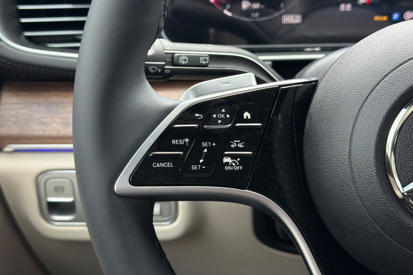 New 2026 Polar White Mercedes-Benz GLS 450 image 28