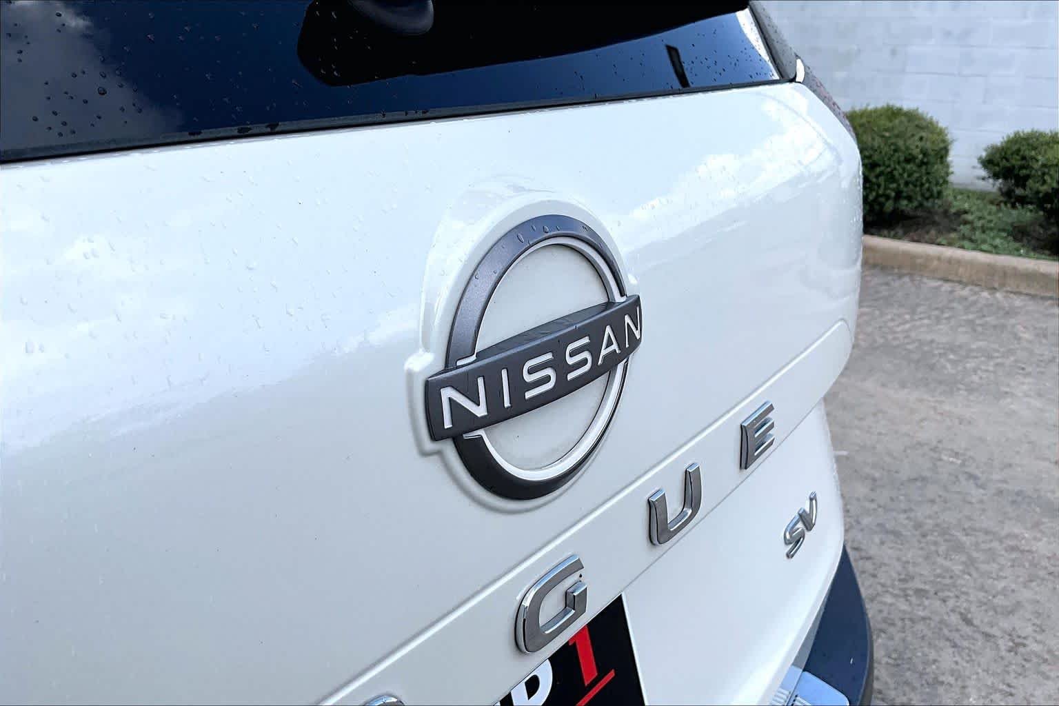 Used 2023 Pearl White Tricoat Nissan SV image 31