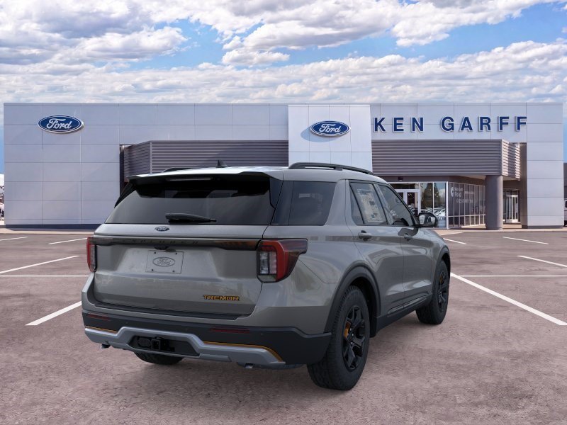 New 2026 Carbonized Gray Metallic Ford Tremor image 9